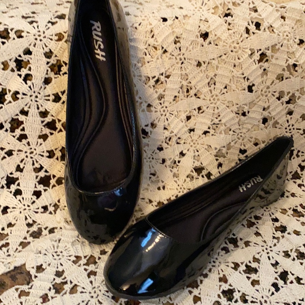 Black patent leather ballet slipper shoes. Sz 9 . Brand new, never worn.